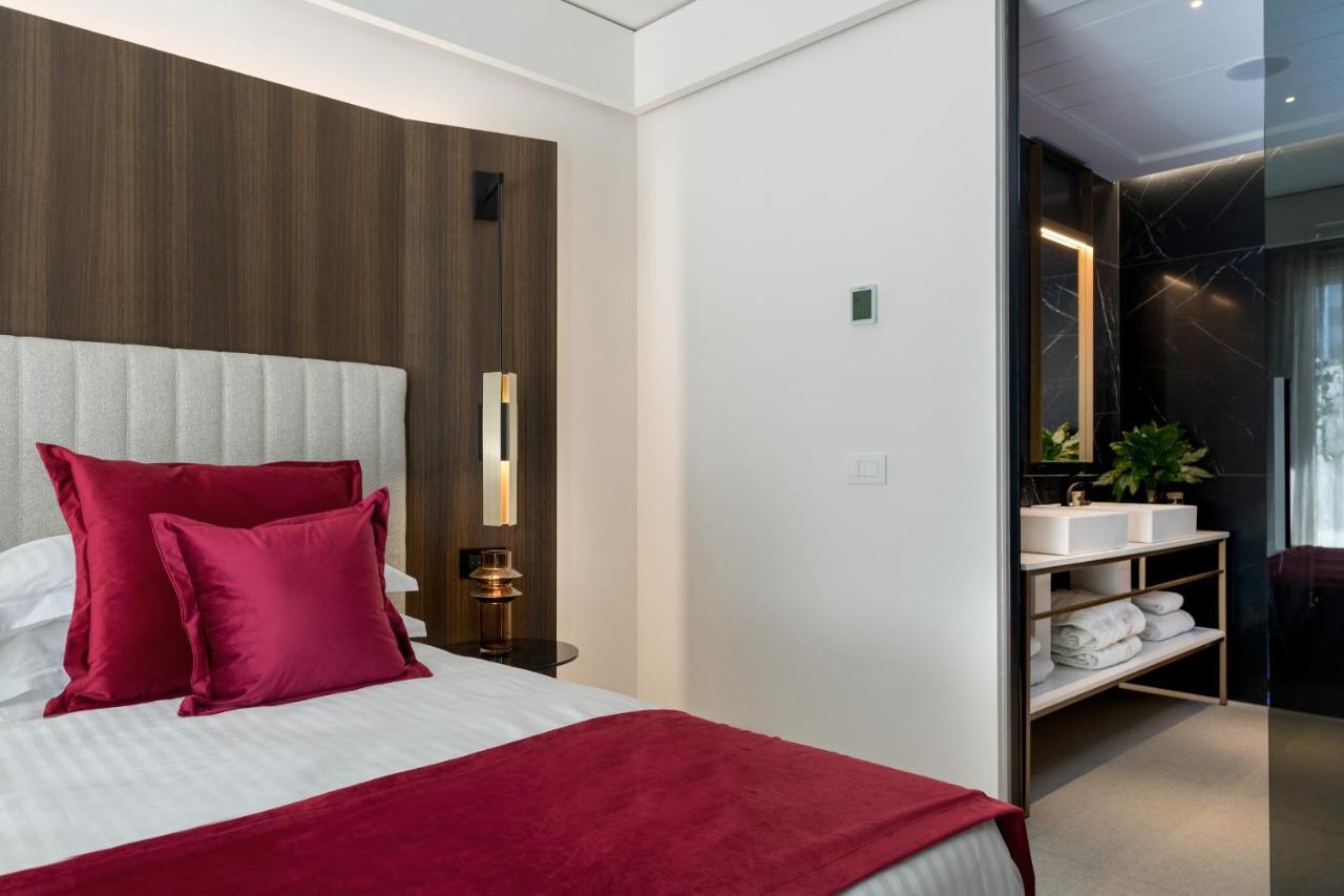 We Me Suite Hotel Riccione Exteriör bild