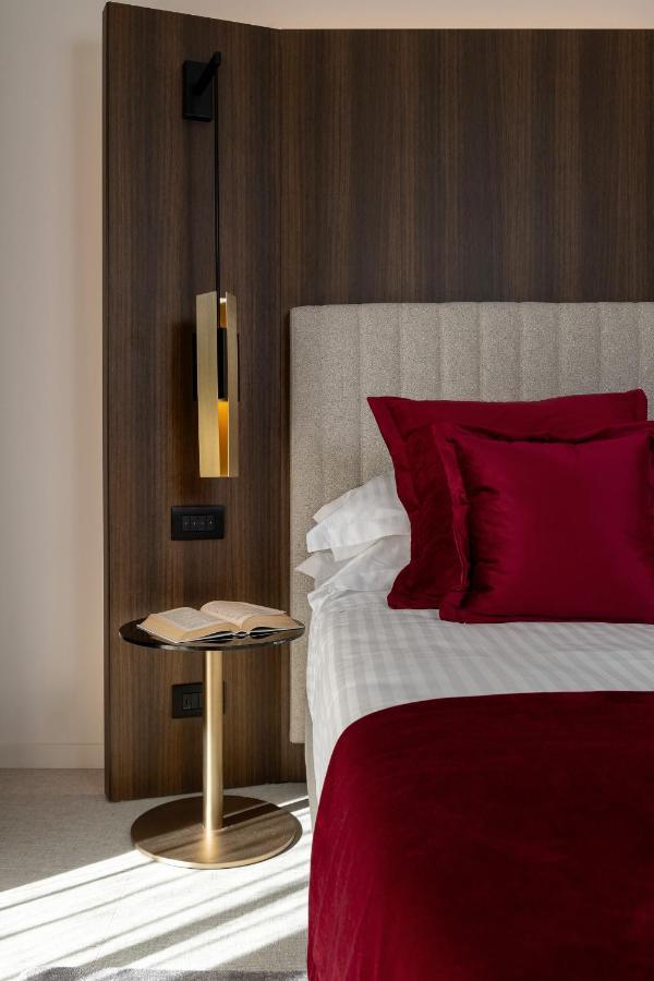 We Me Suite Hotel Riccione Exteriör bild