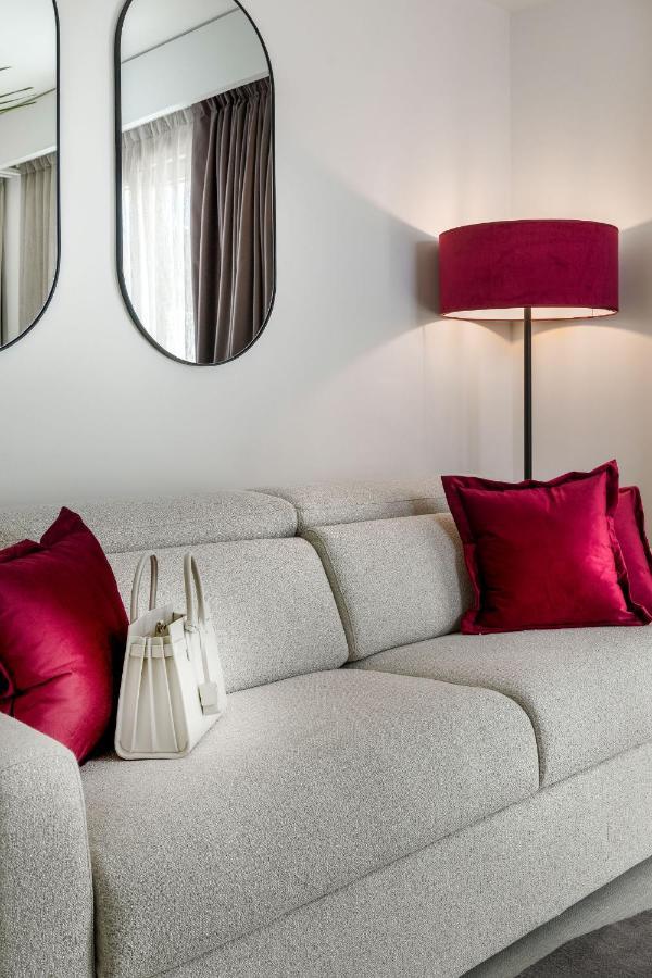 We Me Suite Hotel Riccione Exteriör bild