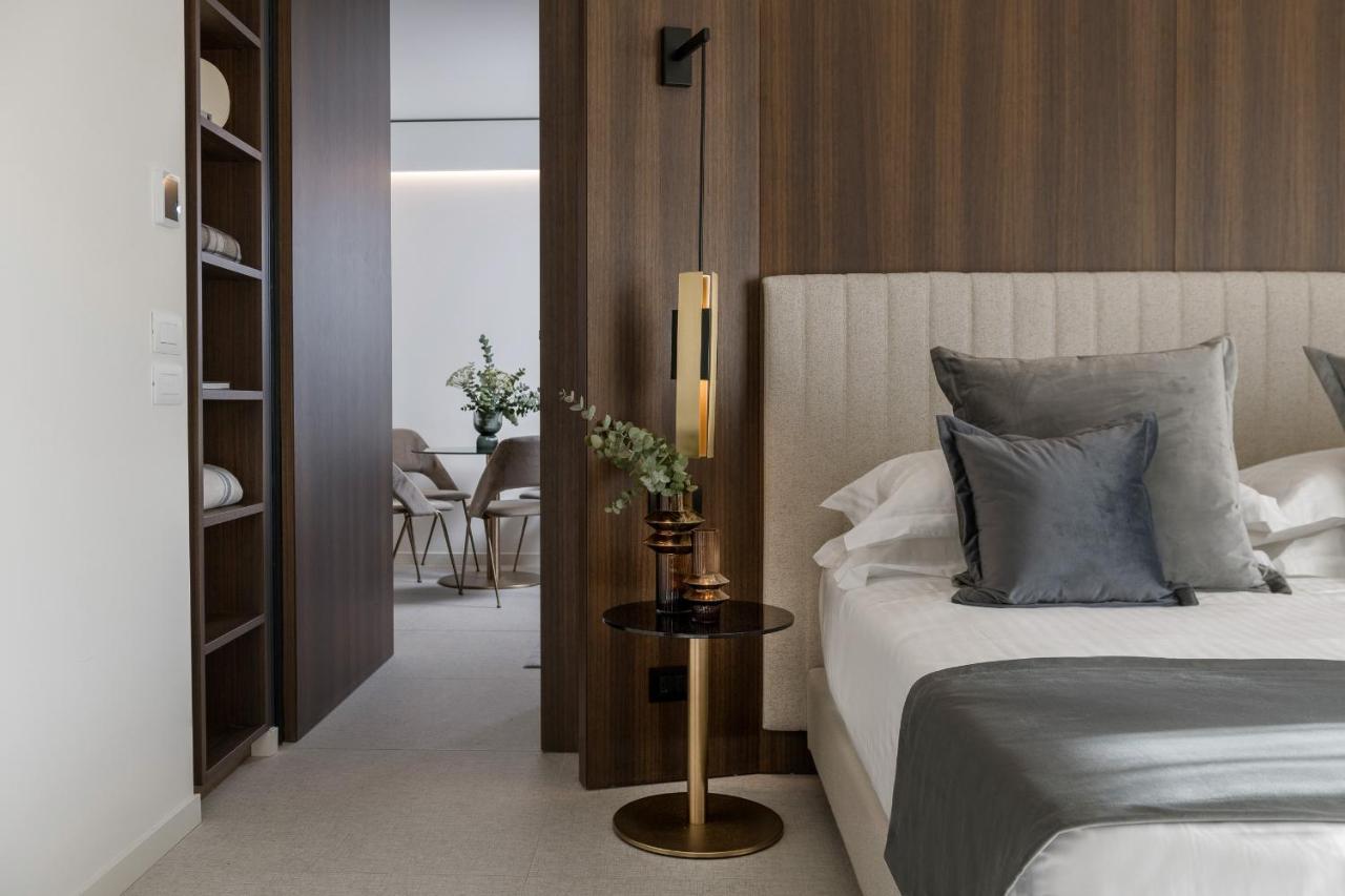 We Me Suite Hotel Riccione Exteriör bild