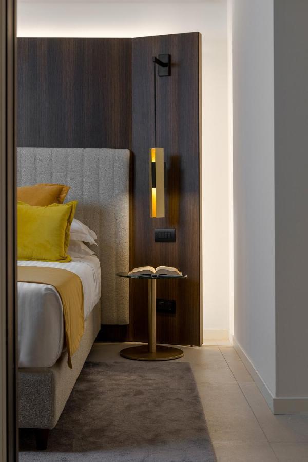 We Me Suite Hotel Riccione Exteriör bild