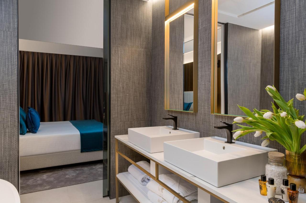 We Me Suite Hotel Riccione Exteriör bild