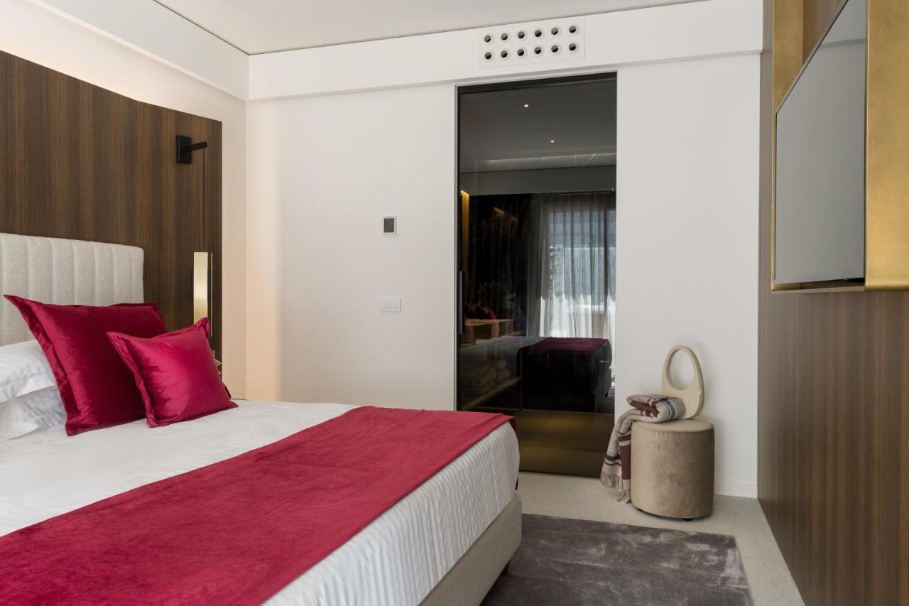 We Me Suite Hotel Riccione Exteriör bild