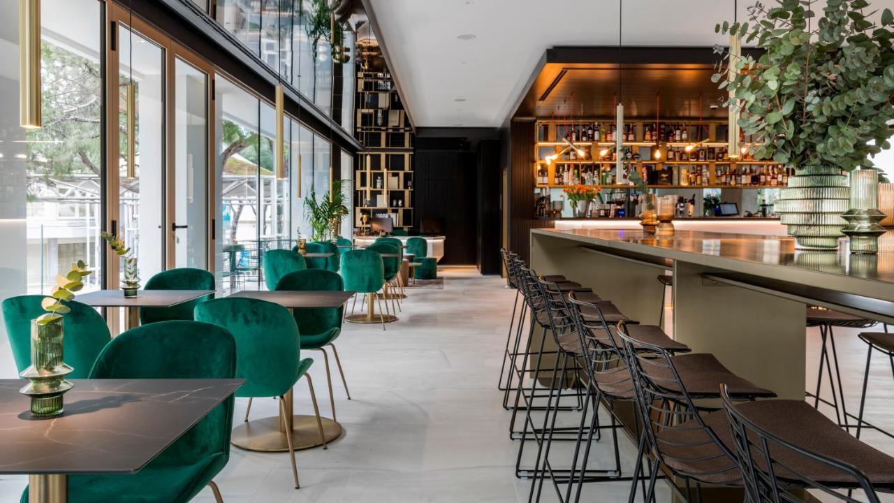 We Me Suite Hotel Riccione Exteriör bild