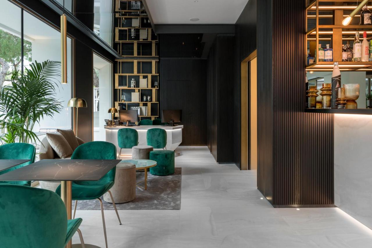 We Me Suite Hotel Riccione Exteriör bild