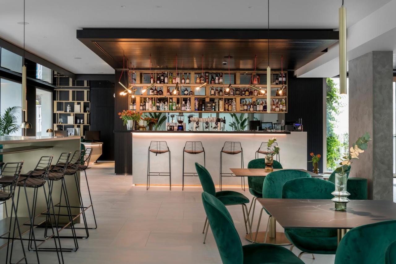 We Me Suite Hotel Riccione Exteriör bild