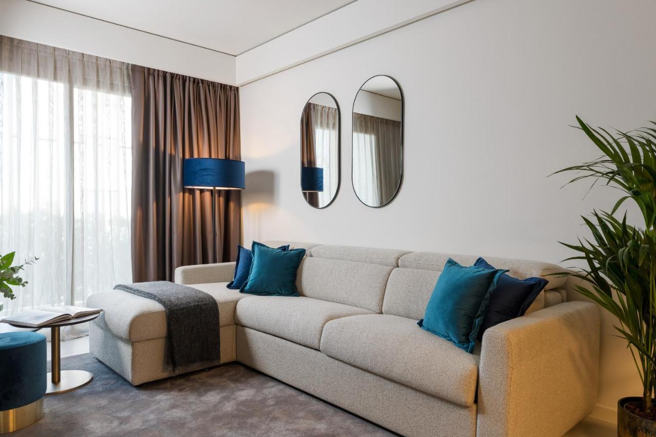 We Me Suite Hotel Riccione Exteriör bild
